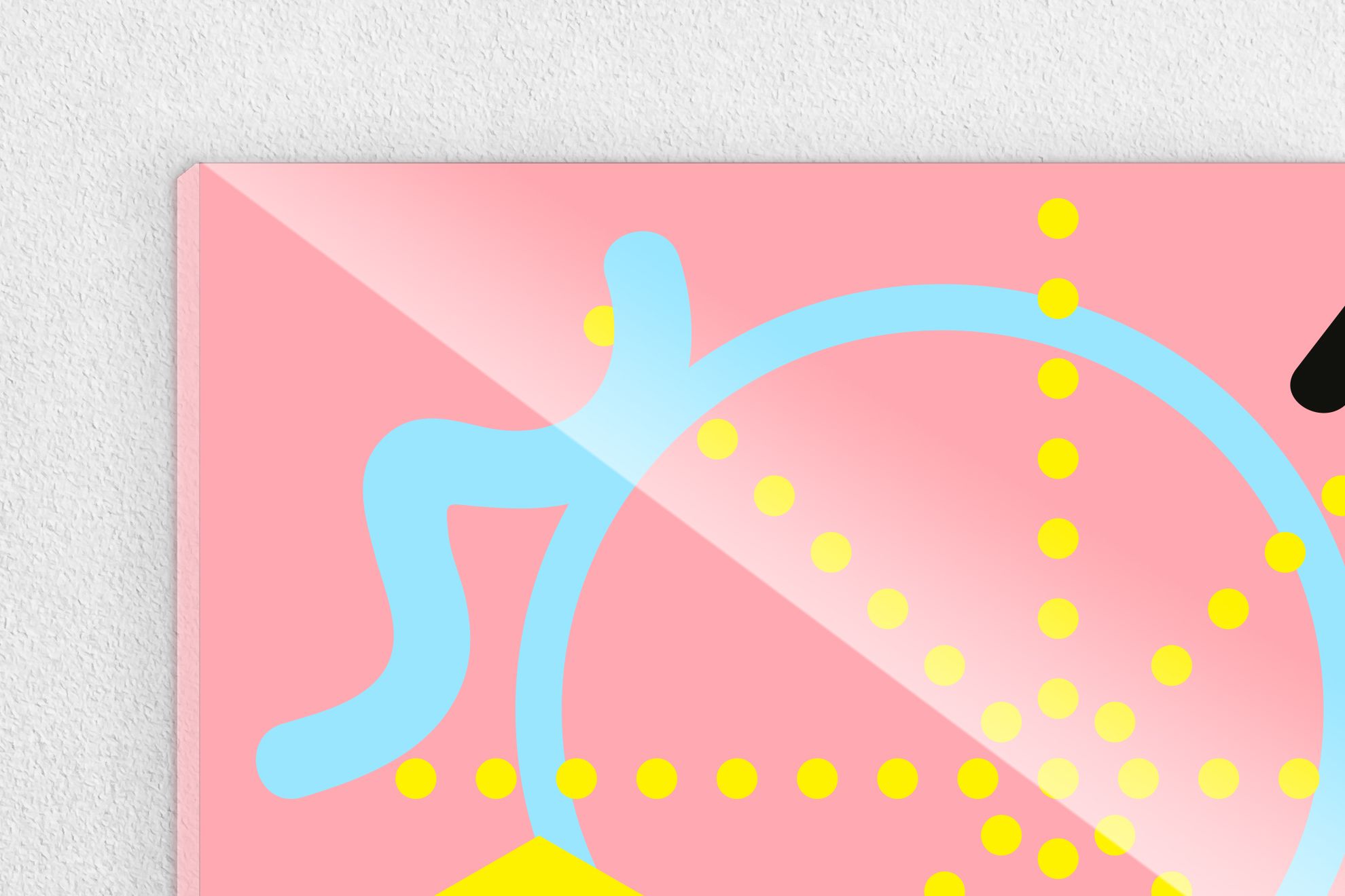 Blanc couvrant total: Un film adhésif blanc est appliqué derrière au plexiglass pour en créer le fond blanc.