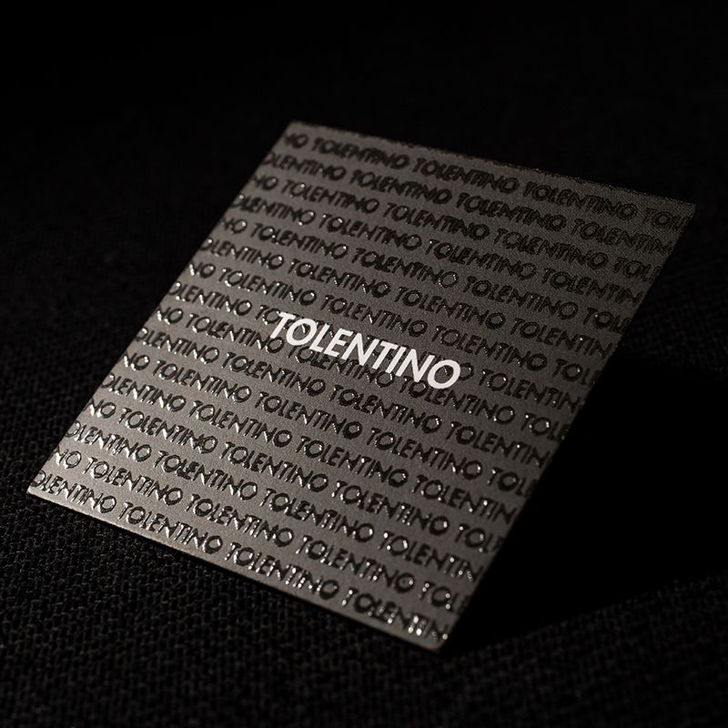 Carte visite chic carree anthracite Tolentino vernis UV relief tono su tono. Sprint24.