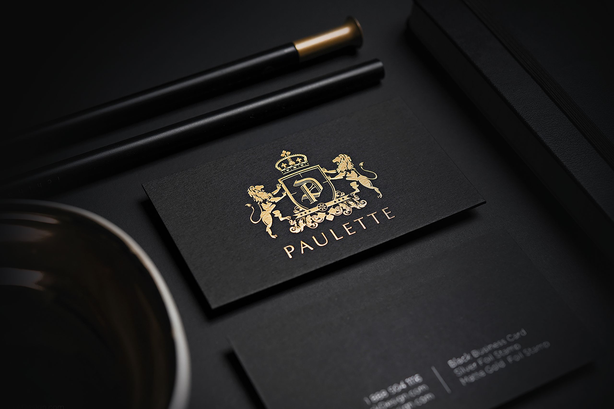 Carte de visite premium papier noir et dorure feuille d'or appliquee a la main. Sprint24.