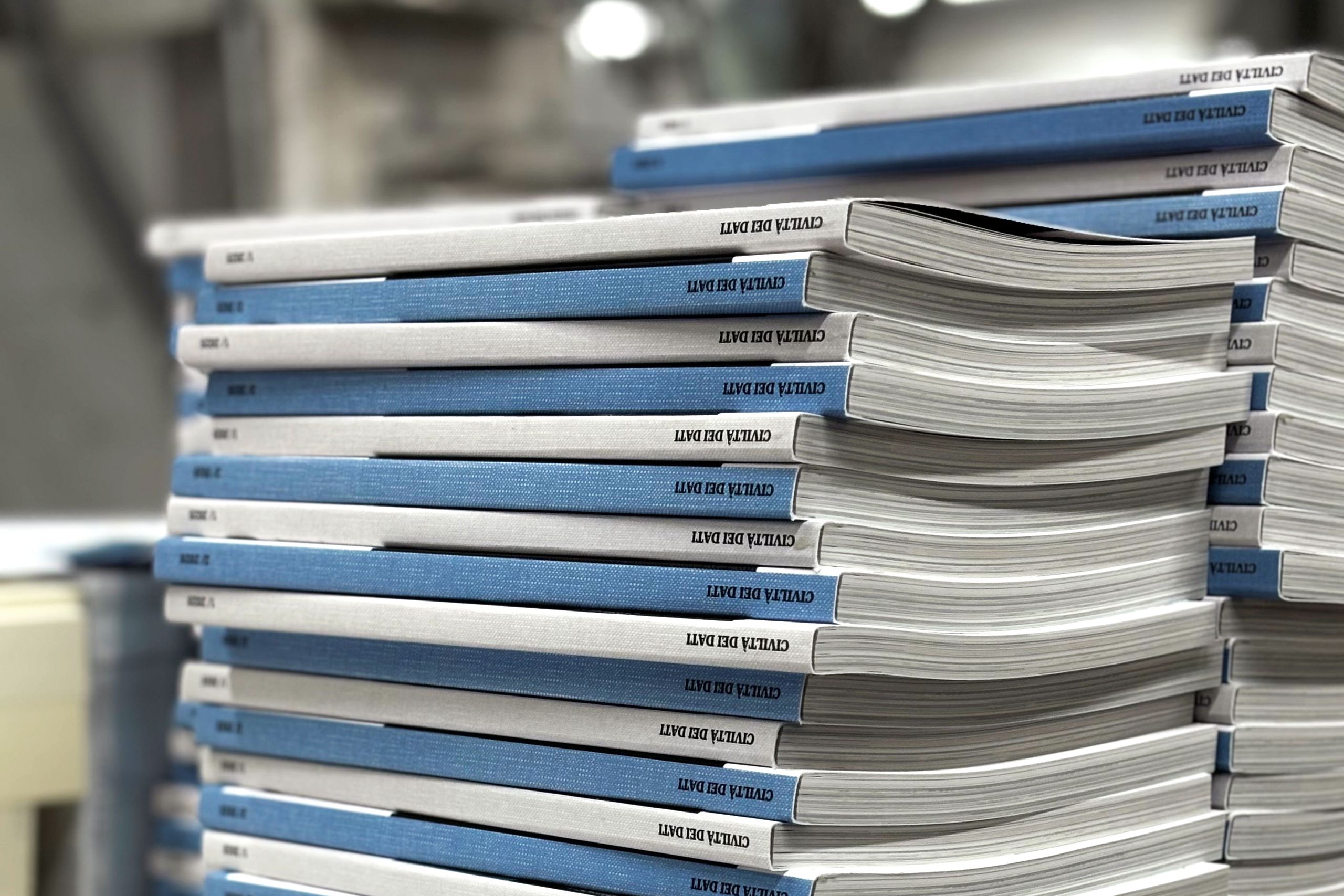 Produits éditoriaux imprimés professionnels incluant livres, catalogues et brochures personnalisés en production. Sprint24 propose l'impression en ligne pour les éditeurs et entreprises cherchant des solutions éditoriales abordables avec finitions de haute qualité et réductions importantes.