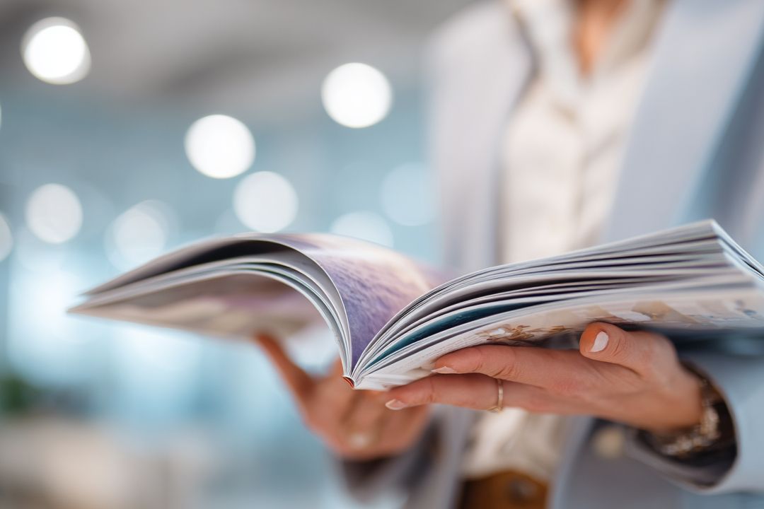 Présentez vos publications éditoriales personnalisées avec qualité et impact professionnels. Idéal pour les magazines, catalogues et livres conçus pour captiver votre audience. Notre impression premium offre des couleurs éclatantes et une finition impeccable sur chaque page.