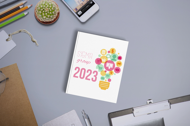 Agenda cartonné avec design floral éclatant sur couverture en carton blanc premium.