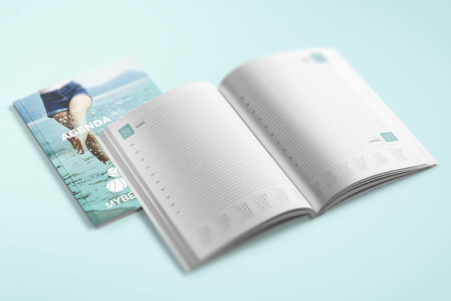 Agenda personnalisé brochage cousu avec pages lignées et signet Agendas reliure cousue avec couverture souple, pages lignées et signet. Laminage sélectif et dorure or ou argent en.