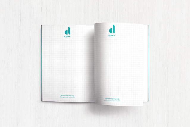 Cahier broche Dibas ouvert pages carreaux et logo en en-tete. Quaderno aziendale A4/A5 Sprint24.