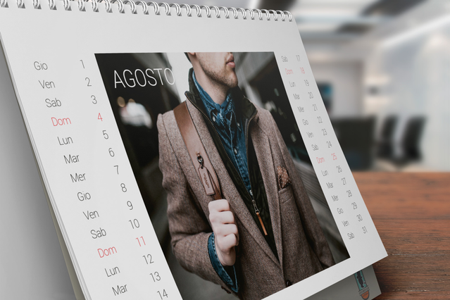Calendrier imprimé avec présentation photo mode d'août Calendrier personnalise impression photo qualite professionnelle mode et lifestyle. Sprint24.