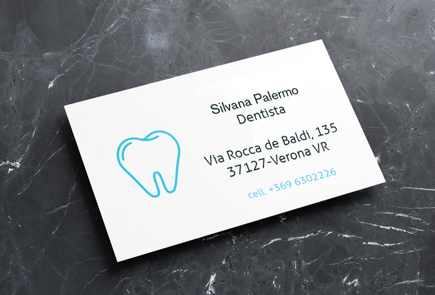 Carte de visite dentiste blanche avec icône de dent bleue Carte de visite professionnelle blanche icone minimaliste dent bleue pour dentistes. Sprint24.