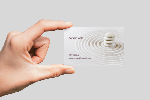 Carte de visite minimaliste sophrologie motif ondulation concentrique pour bien-etre. Sprint24.
