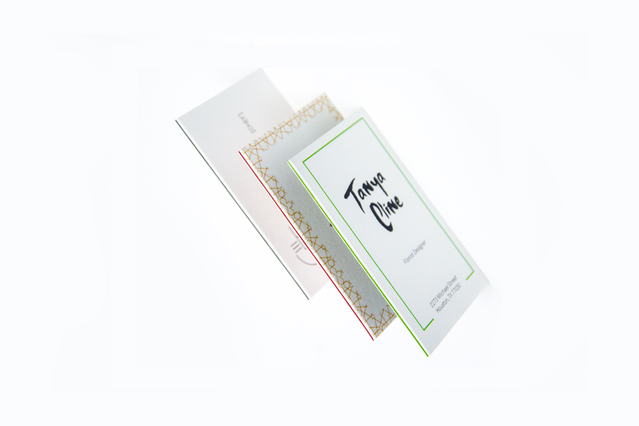 Cartes couplées de luxe avec bordures colorées et construction multicouche épaisse pour impression professionnelle. Chaque carte accouplée affiche un design audacieux avec accents originaux. Personnalisez vos cartes couplées de haute qualité chez Sprint24 à prix avantageux.