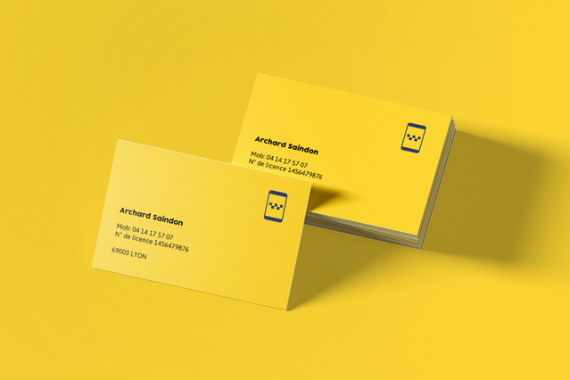 Cartes de visite jaune vif conçues spécifiquement pour les chauffeurs de taxi, présentant des informations de contact professionnelles et un logo de taxi distinctif. Ces cartes sont idéales pour développer votre réseau professionnel et attirer de nouveaux clients. La palette de couleurs jaune vif assure que votre service de taxi se démarque et laisse une impression durable.