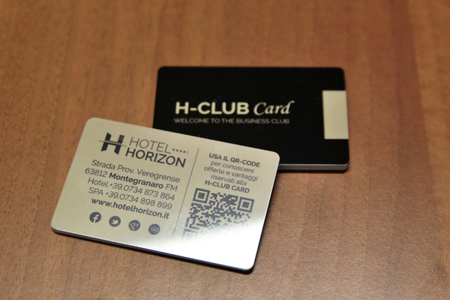 Cartes en PVC professionnelles imprimées avec données variables Cartes PVC avec données variables codes QR et contacts. Pour membres, fidélité et solutions d'identité professionnelle.