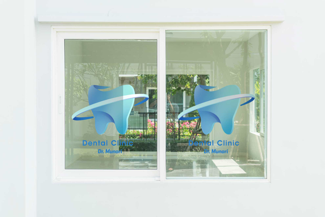 Décalques logos adhésifs professionnels sur vitrines commerciales Logos autocollants adhesifs sur vitrines pour visibilite marque 24h/24. Sprint24.