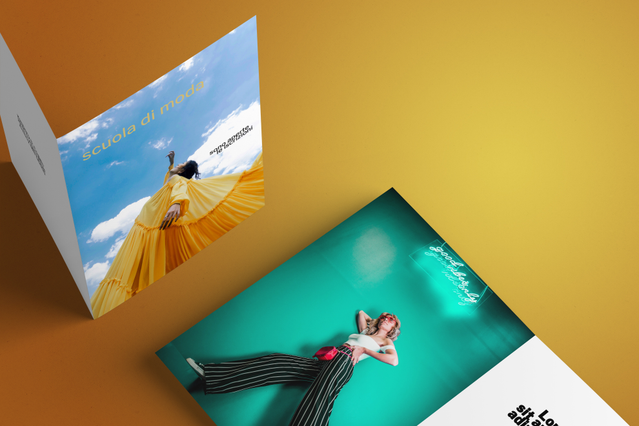 Dépliant A3 plié vibrant avec design bleu et turquoise Depliant A3 couleurs eclatantes et images detaillees pour catalogues produits marketing. Sprint24.