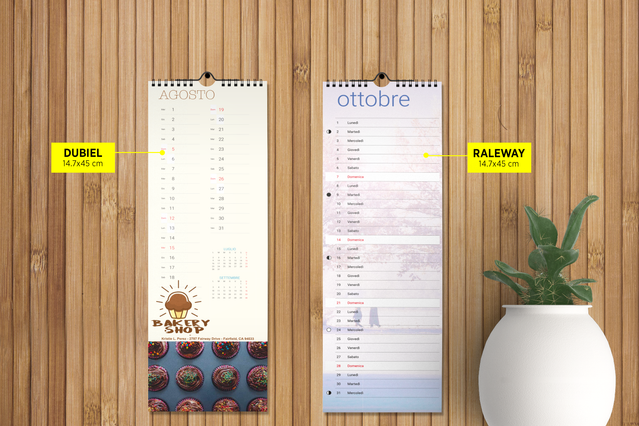 Deux modèles calendriers muraux 13 feuilles sur bois avec layouts mensuels et options photographiques.