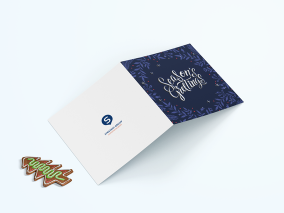 Carte de voeux Noel bleu marine sophistique typographie elegante script et elements floraux. Sprint24.
