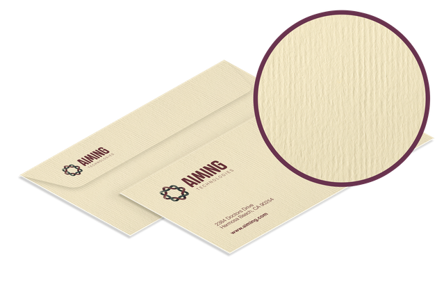 Enveloppes premium Acquarello Avorio ivoire présentant une texture aquarelle distinctive. Personnalisez avec votre marque, vos couleurs Pantone et l'impression en relief pour créer une correspondance professionnelle qui met en valeur une qualité d'impression exceptionnelle.