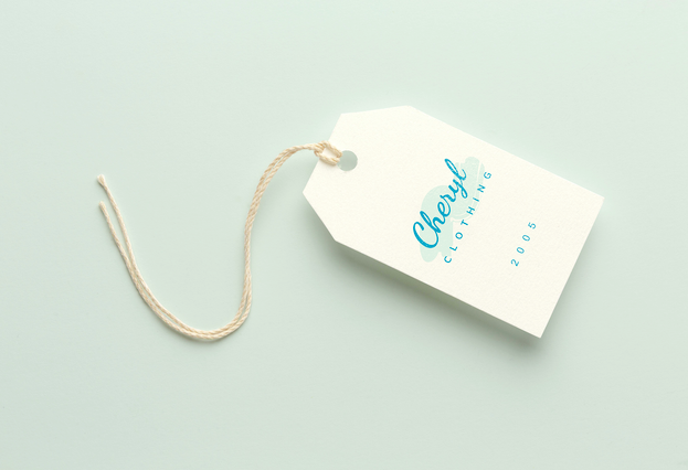 Étiquette sagomée blanche pour vêtements avec design bleu Etiquette sagomee blanche pour vetements design bleu imprime et ficelle marques mode. Sprint24.