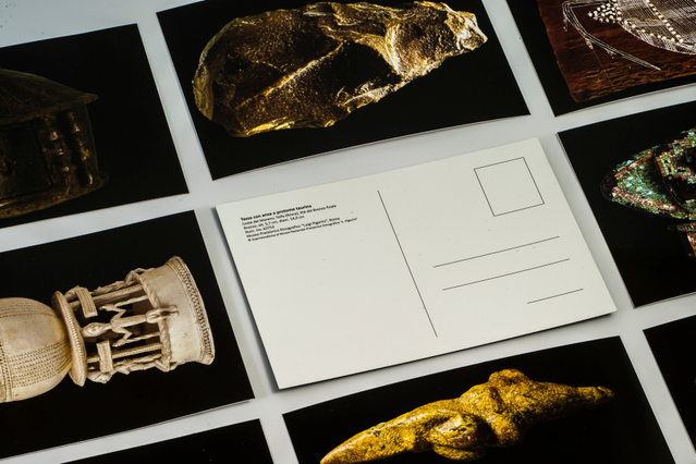 Cartes postales artefacts romains dorure métallique sur noir. 4 couleurs sur enso coat 400g avec UV recto pour musées.