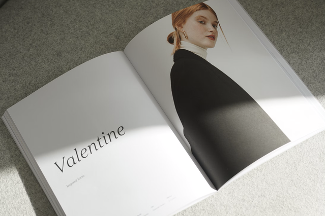 Lookbook Valentine imprime professionnellement pour collections mode et travaux creatifs portfolios. Sprint24.