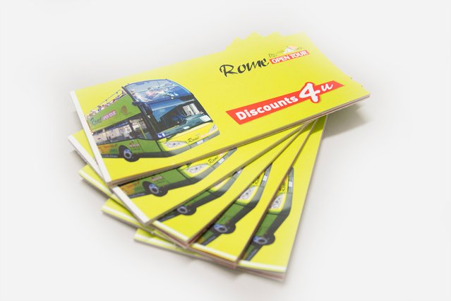 Blocs coupons numérotés jaunes avec bus et message de réduction. Idéals pour restaurants et transports—imprimez en ligne vos.