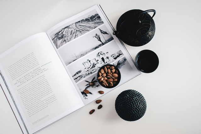 Présentez votre livre d'art personnalisé avec une qualité d'impression professionnelle. Ce livre d'art premium affiche une photographie en noir et blanc captivante avec un design de mise en page élégant, idéal pour les portefeuilles, les collections éditoriales et les publications de galerie. Faites confiance à Sprint24 pour l'impression de livres d'art personnalisés de haute qualité qui donnent …