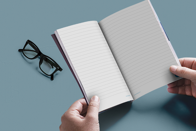 Modele cahier A5 pages lignees reliure a agrafes metalliques robustes pour personnalisation. Sprint24.