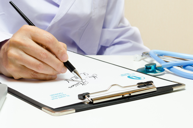 Papier à en-tête médecin pour signature professionnelle Papier à en-tête médecin avec stéthoscope. Feuilles premium personnalisables pour cabinets médicaux—commandez en ligne avec.