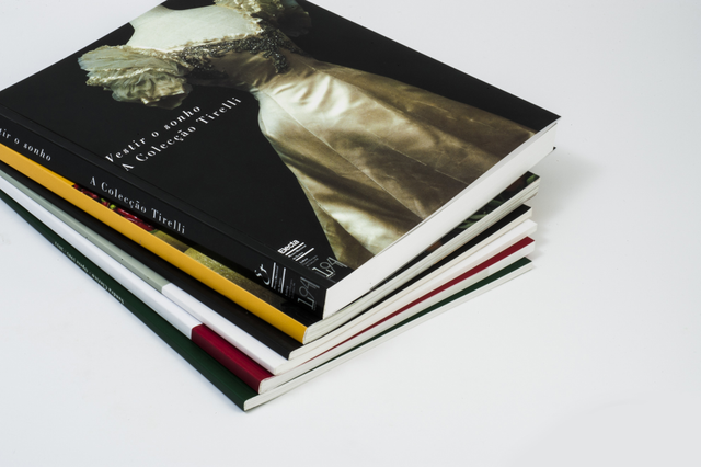 Brochures reliees haute qualite designs personnalises finitions professionnelles marketing. Sprint24.