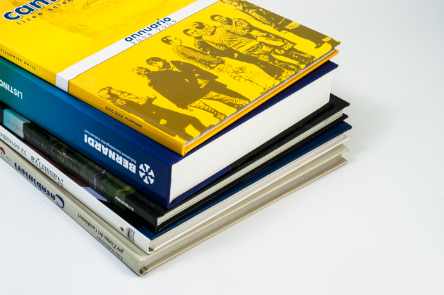 Livres couverture rigide professionnels reliure premium pour romans atlas presentations. Sprint24.