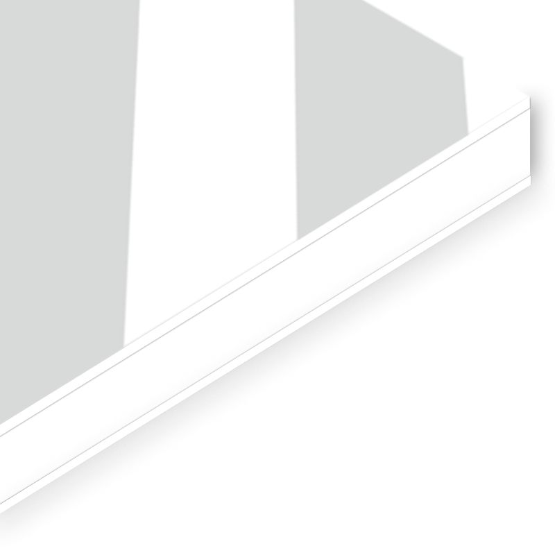 Couverture rigide cartonnée blanche: Couverture réalisée avec papier couché Symbol Satin de 300 gr certifié FSC, et âme en carton rigide blanc coupé directement aux bords et visible.