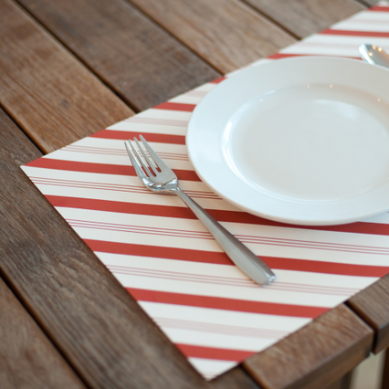 Imprimer en ligne Serviettes: Comment personnaliser les sers de tables pour restaurant ? Sprint24 vous propose un large choix de formes, matières et coloris, à personnaliser